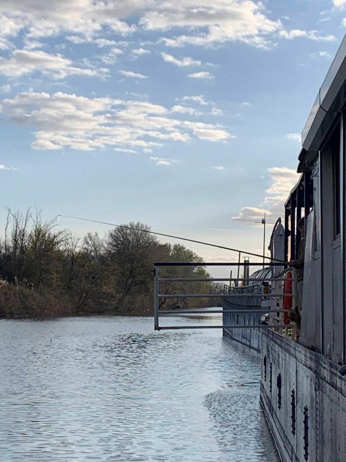 Péniche Le Pescalune - Chambre d'hôtes Arles Exterior foto