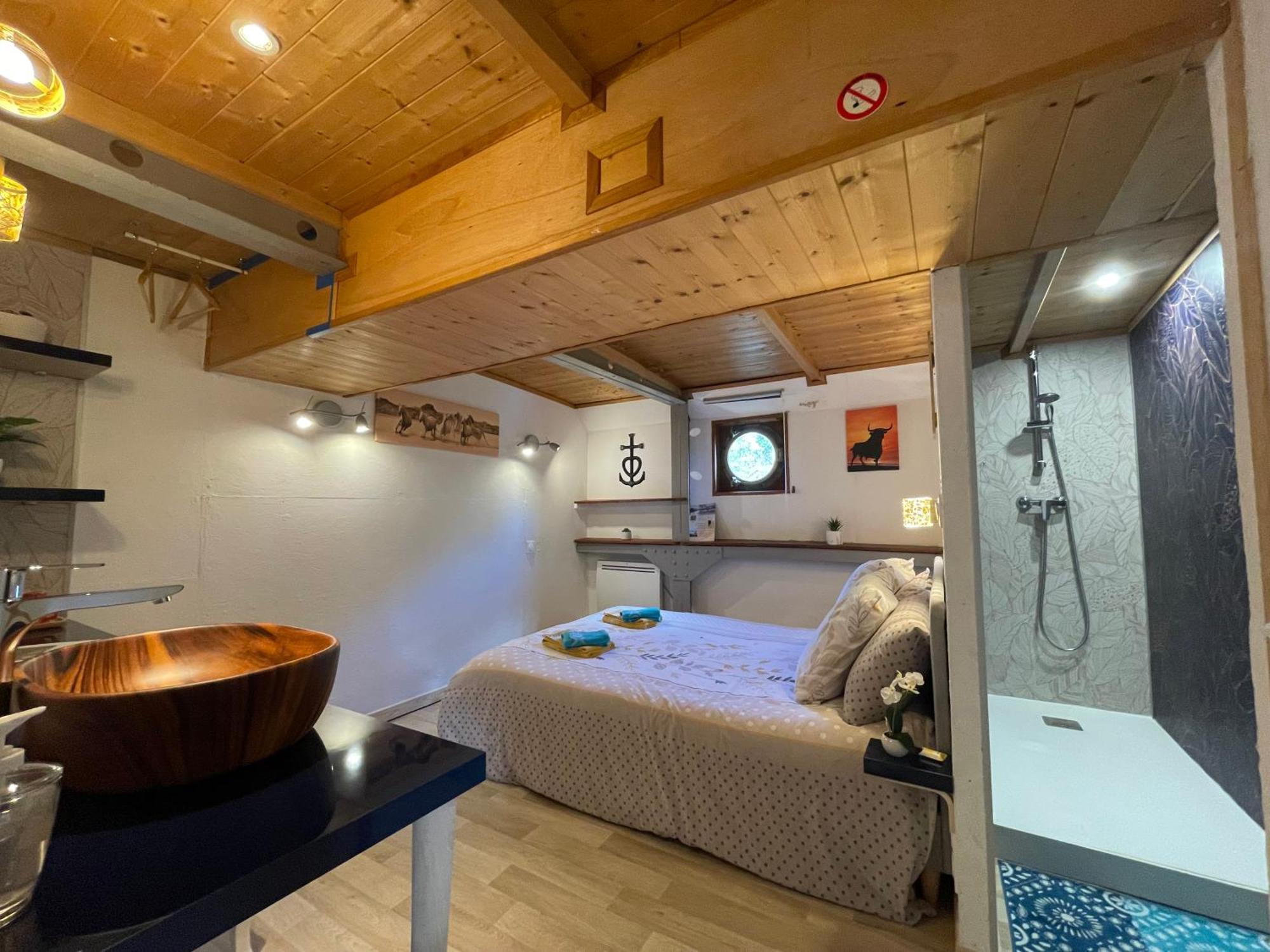 Péniche Le Pescalune - Chambre d'hôtes Arles Exterior foto
